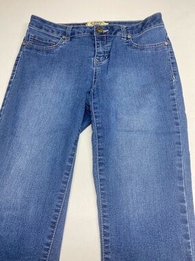 d. jeans Women's Straight Leg Jeans in Medium Blue Wash